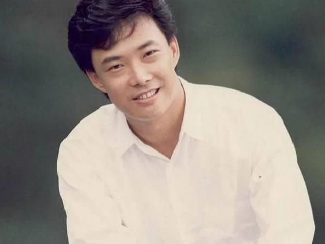 隐退224天，费玉清又红了：我有很多房产，却得不到一个女人……