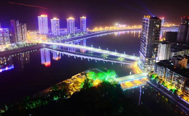 西南地区一座低调的县级市，火锅店闻名全国，正在修建国际机场
