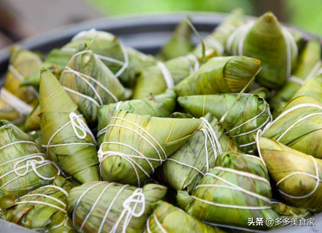 日本粽子长，越南粽子方，看到新加坡的粽子，网友：能吃吗？