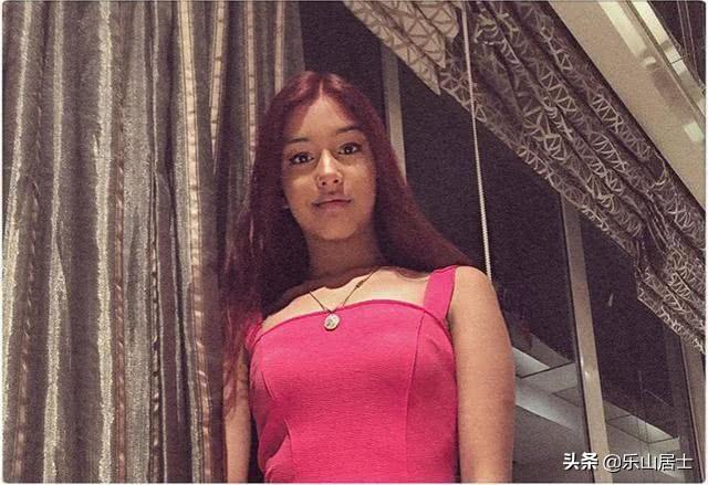 16岁尼泊尔公主美貌出众，不输网红美女