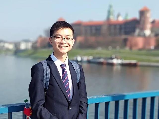 他是来自交大的"芯片"少年，保研分数全院最高，如今登上《人民日报》！