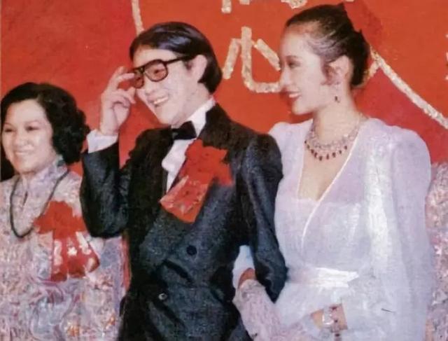 2000年，朱玲玲搬离霍家大宅那天，才真正读懂了豪门深似海这句话