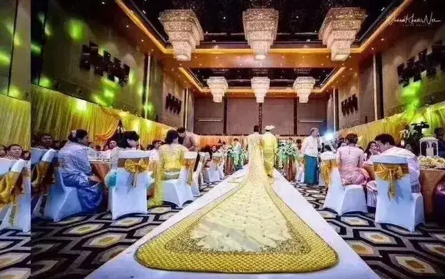 还记得缅甸5亿的翡翠婚礼吗？伴娘晒出新娘嫁妆第一张就扎心了