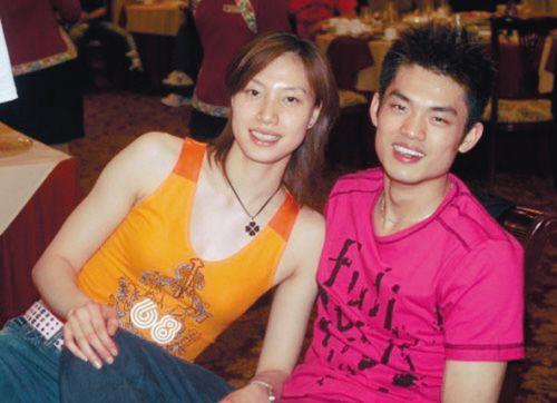 林丹，因“忘拉窗帘”事件导致身败名裂，当事嫩模如今已成路人
