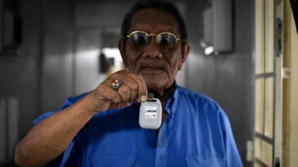 新加坡推新冠追踪器帮助无智能手机人士