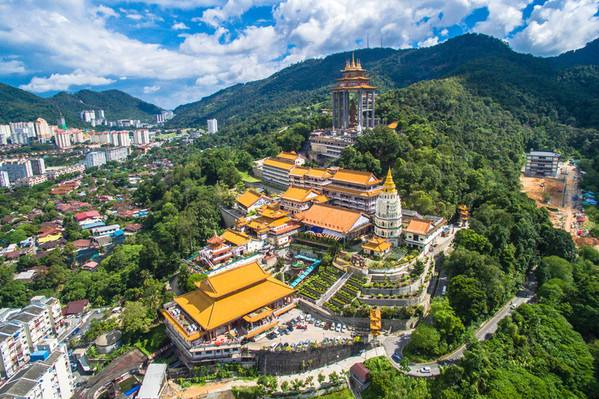 马来西亚一城与新加坡一桥之隔，1/3人口是华人，媲美深圳经济强