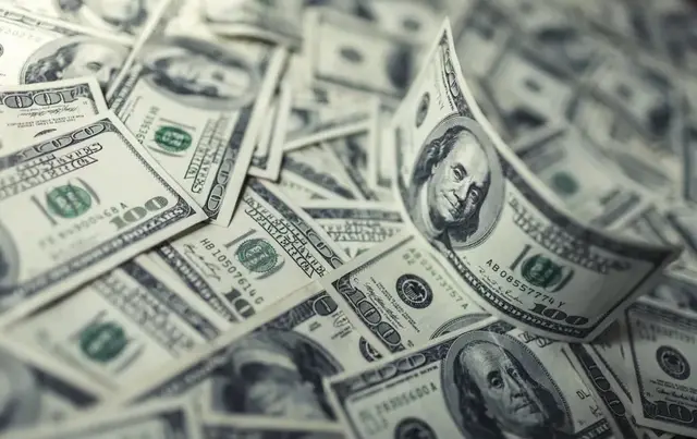 美国惨了？美元未来可能一路暴跌！对冲基金为美股第二轮暴跌做准备