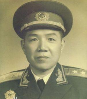 开国中将曾被英国人折磨，落下终身病痛，后在渡江战役中炮轰英舰