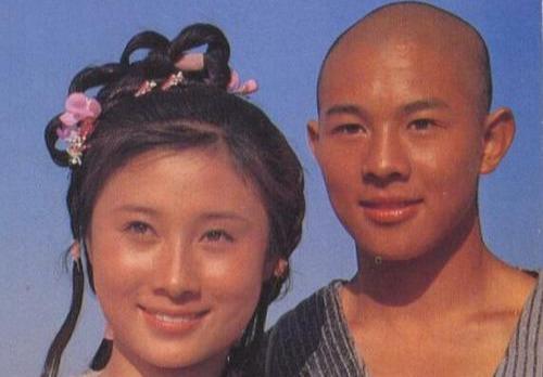 因“牧羊女”成名的丁岚，移民新加坡后跌落低谷，现成隐形女富豪