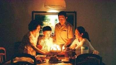 新加坡剧情电影，金融危机下家庭百态，影片细节做得很棒