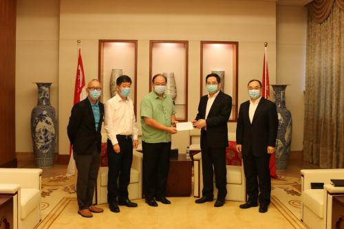 新加坡华社向病逝中国务工人员的遗属捐款