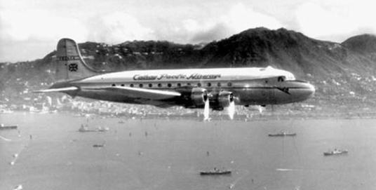 1954年国泰客机被中国空军误击坠毁，引发海南岛中美空战