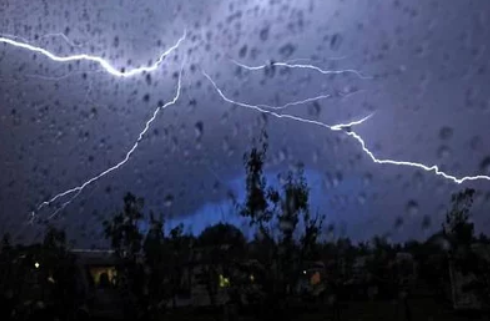 暴雨倾盆！全省性强降雨来了；4岁男童车内死亡，涉事邻居已被刑拘丨大河早新闻（语音版）