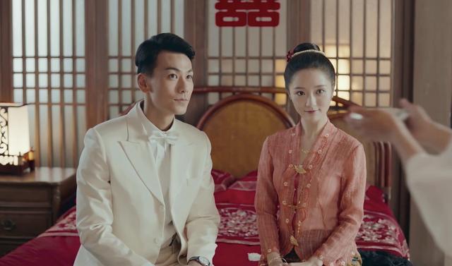 《小娘惹》的陈锡，篮球教练转行演员，父亲是娶两妻的老戏骨