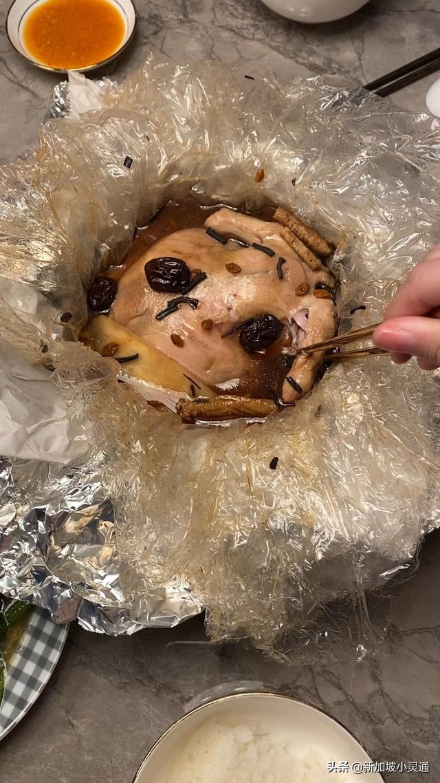 看看新加坡的药材鸡多嫩