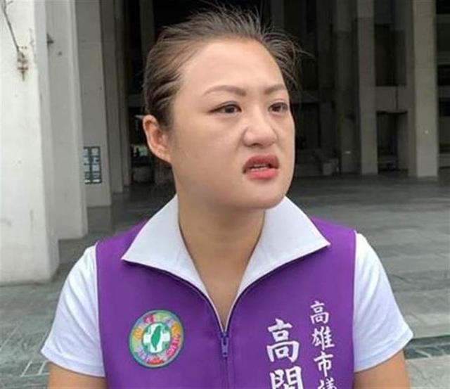 丢脸丢到外国！绿营女议员“屈原楚独说”登新加坡报纸