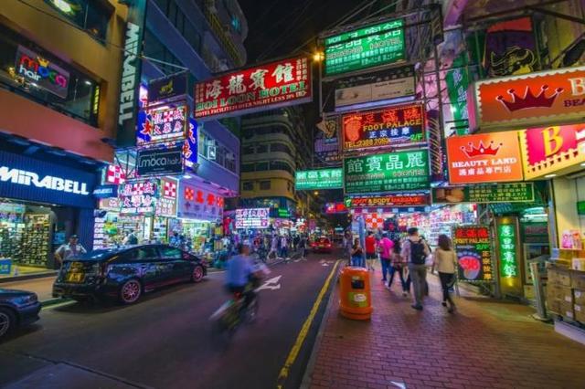 香港最神秘的一群人：让刘德华梁朝伟跪拜，李嘉诚何鸿燊推崇