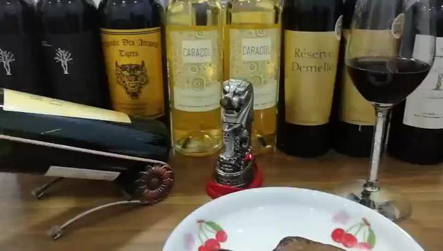 #牛排 配#红酒 #一个人 的#夜宵 ~#鱼尾狮 来自#新加坡