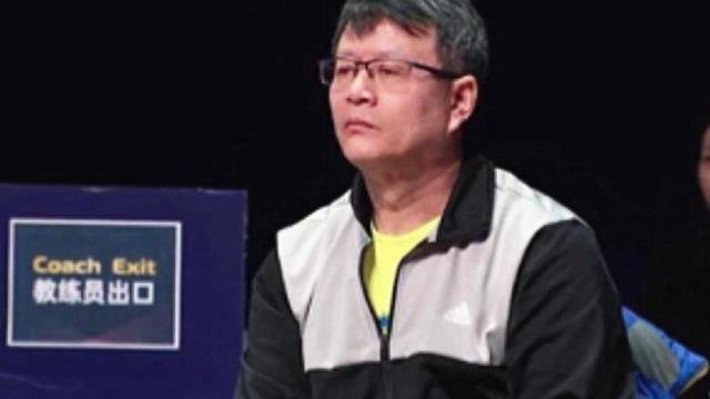 新加坡老将遭国乒横遭，场外指导再引热议，曾是国乒功勋教练