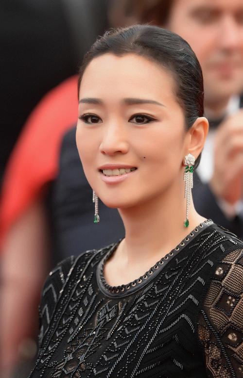 25年前，巩俐和富商“偷情”，并闪婚远赴新加坡，是真是假？