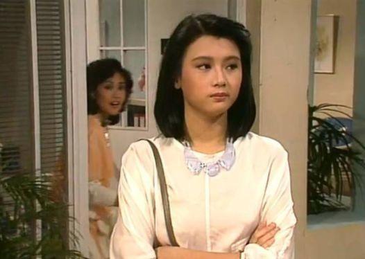 在娱乐圈大染缸里两人相爱27年，老公帅气依旧而她却胖成这样！
