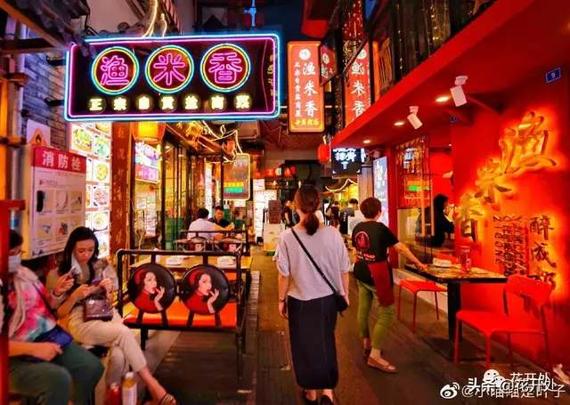 “香香巷”官宣！成都小姐姐最爱逛的“香港小夜市”来了