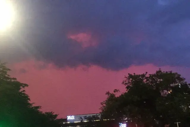 曾经联合美国一同抹黑我们，如今面临经济危机，我国拒绝援助！