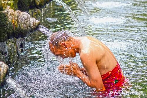 印尼这座原始海岛，却是新加坡"后花园"，岛上中国寺是热门景点
