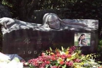 至死没披上婚纱｜那个陪伴邓丽君最后五年的小情人后来怎么样了？