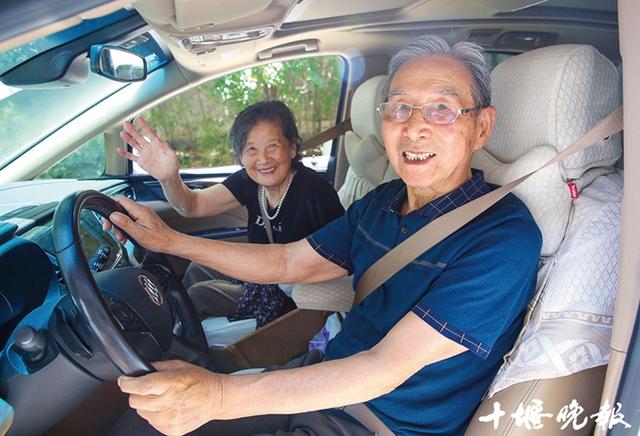 「十堰」爱生活爱运动更爱旅游！八旬老人开车，带老伴周游世界
