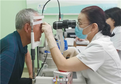 94岁“网瘾少年”饱受干眼症困扰，父亲节不忘关爱老年人眼健康