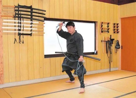 日本忍者专业首个硕士毕业，连射手里剑“飒”！不中…|世界观