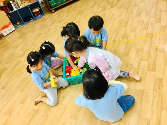 女儿上幼儿园发现患有自闭症，不仅没劝退，老师还给她特殊待遇