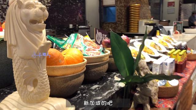 准备带着妈妈漫步城中城，可是去吃了西贝的羊肉串，逛了逛新加坡