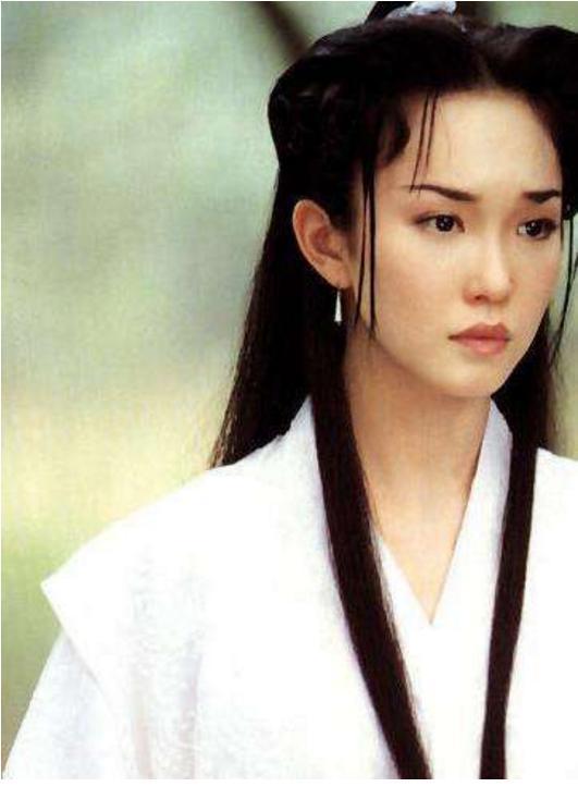 她是惊艳一时的小龙女，被称为新加坡第一美女，47岁容颜不再