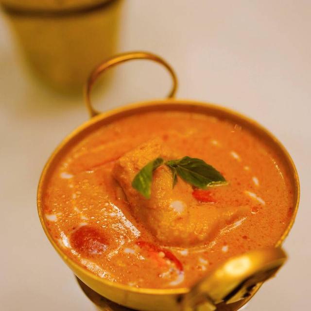 天气越发燥热，越发没什么胃口吃饭。小伙伴知道我没什么胃口吃饭就带我来吃泰式料理开胃下。果然一吃泰料就没有胃口不好的说法，泰料超下饭，没一会就就吃完一碗饭 绿咖喱说到咖喱就想在“泰国 新加坡 印度尼西亚