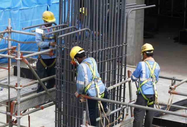 “没人想弄脏自己的手”新加坡人就是这么嫌弃客工工作
