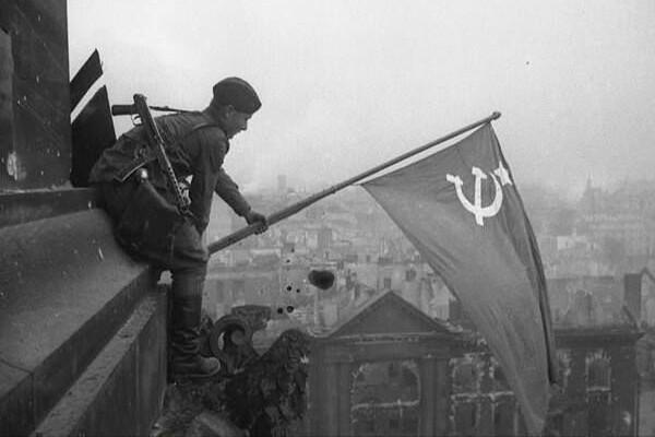 二战时欧洲战场为何比亚洲战场较快落幕：德国实力不如日本