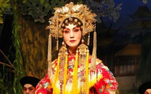 孔子后人、TVB演员、粤剧名伶、与初恋共结连理，她到底是谁？