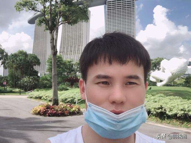 新加坡植物园，身后是新加坡地标建筑金沙赌场。