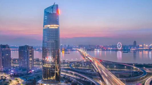 深圳的未来，是香港，还是新加坡？