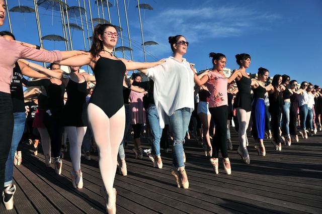 盘点“人海战术”下的吉尼斯世界纪录：中国“万人宴”场面热闹