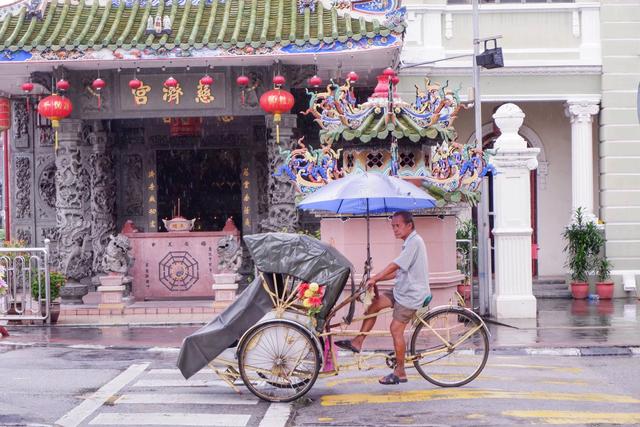 《小娘惹》取景城市是马来西亚一座华人小城，这里的华人都说中文