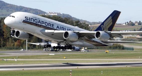 疫情导致巨额亏损 新加坡航空公司全员削减工资至少10% 飞行员提前退休
