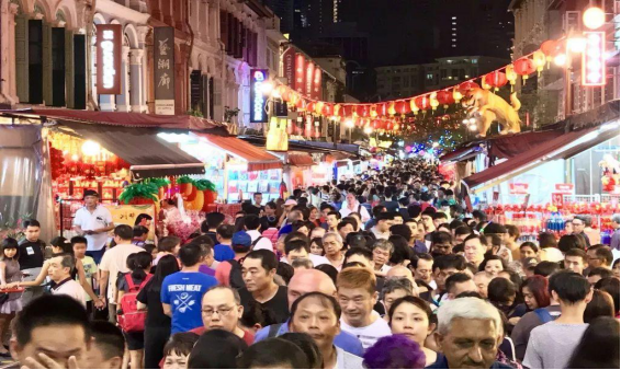 新加坡游客感叹：中国也太“自由”了，这2件事随便做还不会被抓