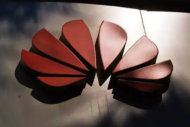 双输局面！英国禁用华为5G设备，特朗普表功：我劝的