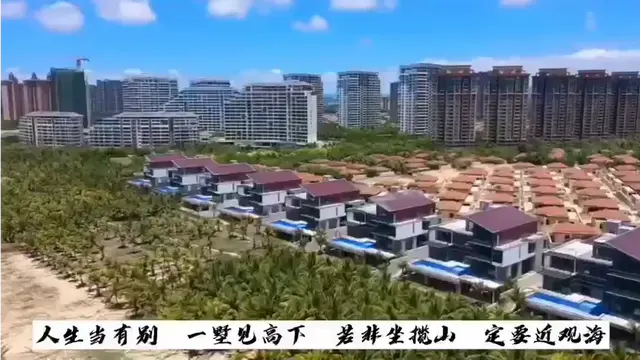 海南一线亲海新加坡式大别墅，
建面567㎡，赠送302㎡。70年产权