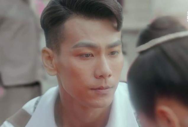 郭靖宇版《小娘惹》首播，娘惹文化成吸睛点，导演夫人演反派桂花