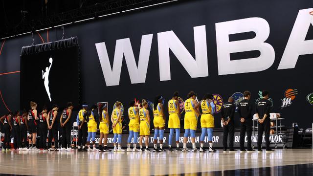 声援非裔平权运动 WNBA球员在国歌奏响前离场
