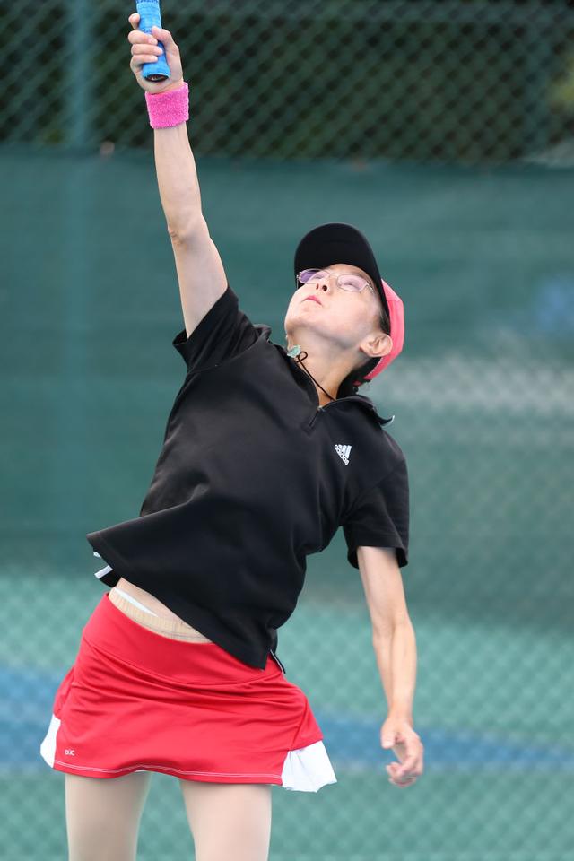 青岛市健康网球系列赛第二站在天泰体育场网球场开赛